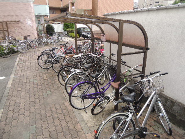 エントランス　駐輪場あります。