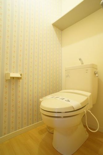 トイレ　温水洗浄暖房便座♪冬場の便座もポカポカです♪