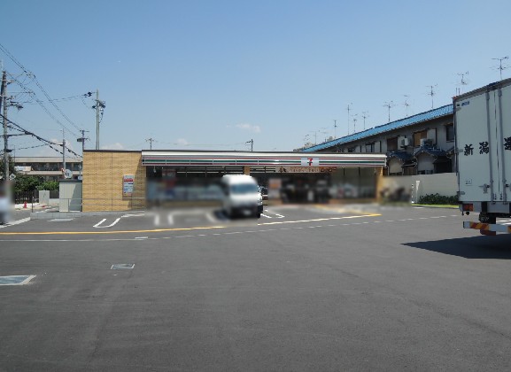 コンビニ　セブンイレブン 八尾久宝寺1丁目店（コンビニ）まで114m