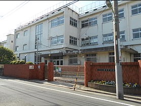 中学校　大田区立安方中学校（中学校）まで899m