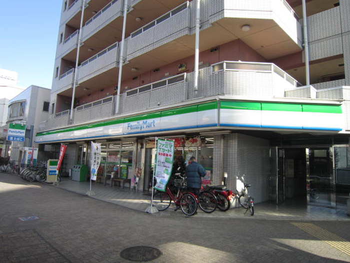 コンビニ　ファミリーマート（コンビニ）まで200m
