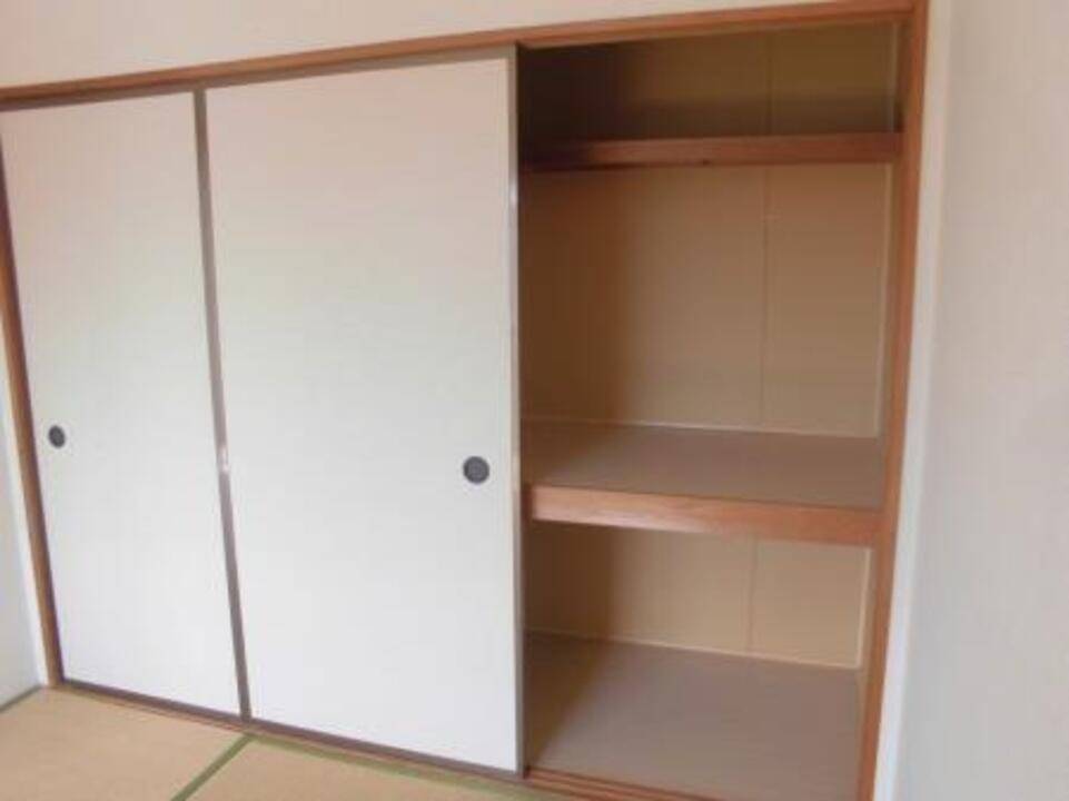 収納　押入れ