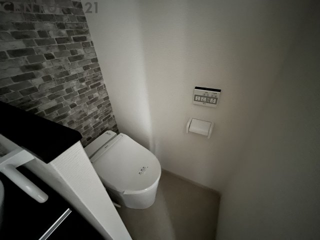 トイレ　温水洗浄便座付きのトイレです♪