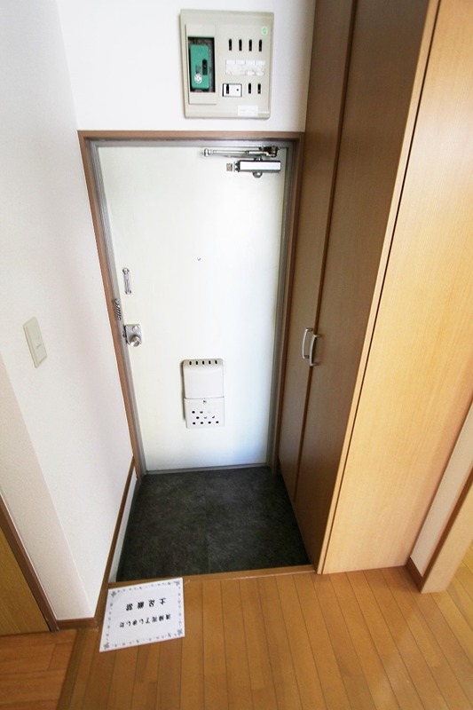 玄関　退去予定の為、過去の参考写真になります。