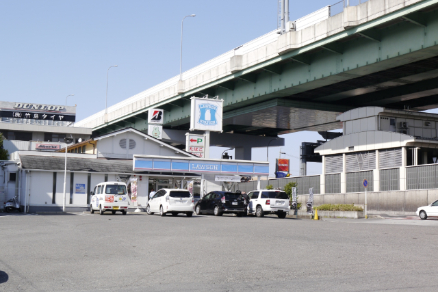 コンビニ　ローソン豊山町豊場店（コンビニ）まで557m