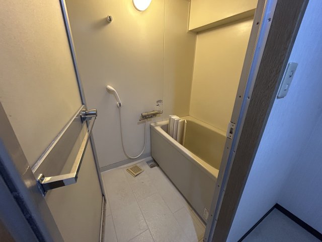 バス・シャワールーム　同物件別部屋参考写真です。
