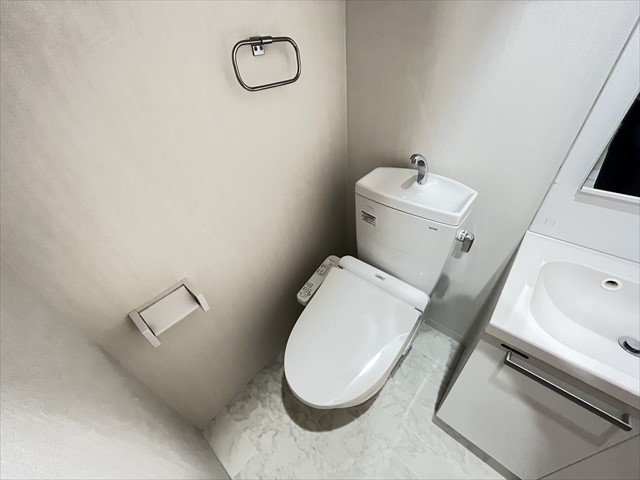 トイレ　温水洗浄便座