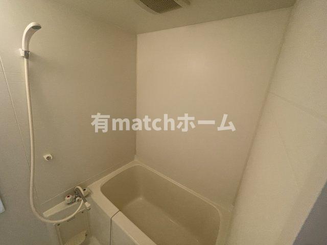 バス・シャワールーム　イメージとして同マンション他部屋を表示しています