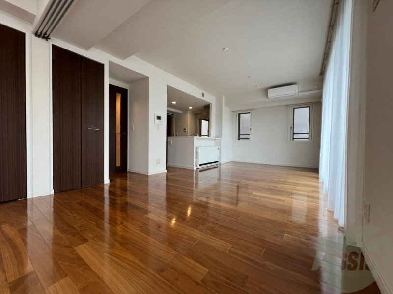 居室・リビング　広くてキレイなお部屋が広がっていて、充実した生活が送れそう。