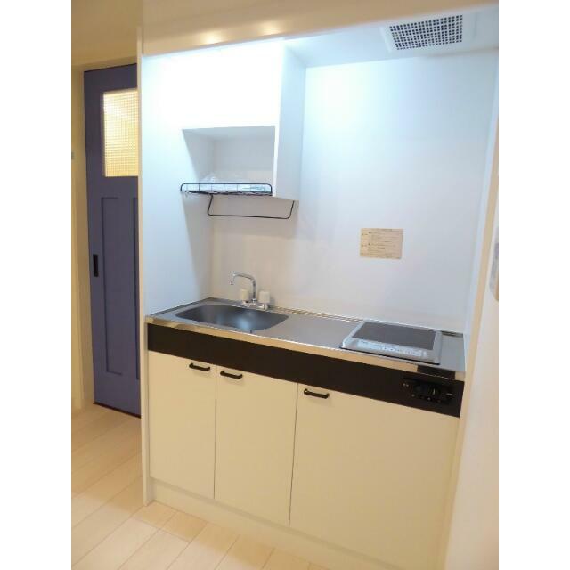 キッチン　一人暮らしに丁度いいサイズ、お手入れ楽々のＩＨキッチンです！