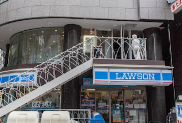 コンビニ　ローソン 南青山二丁目店（コンビニ）まで662m