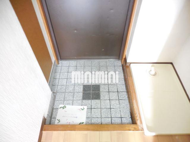 玄関　下駄箱完備で玄関回りをスッキリ出来ます。