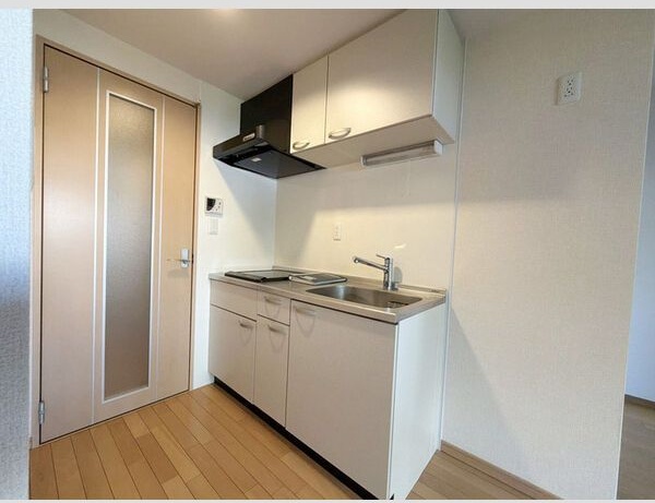 キッチン　※写真は同じマンションの違う部屋のものになります。