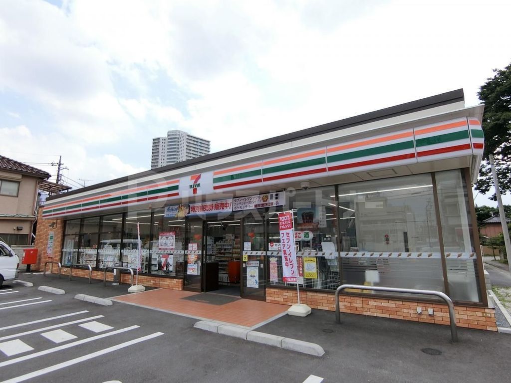 コンビニ　セブンイレブン越ヶ谷3丁目店（コンビニ）まで340m