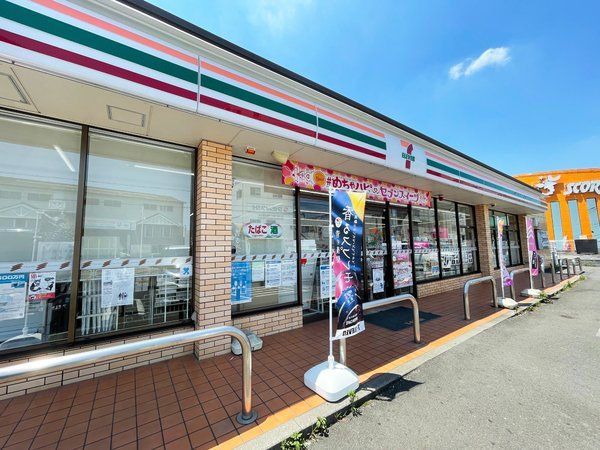 コンビニ　セブンイレブン（コンビニ）まで609m