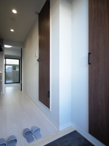 玄関　※写真は別の部屋のものです。