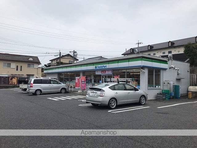 コンビニ　ファミリーマート（コンビニ）まで241m