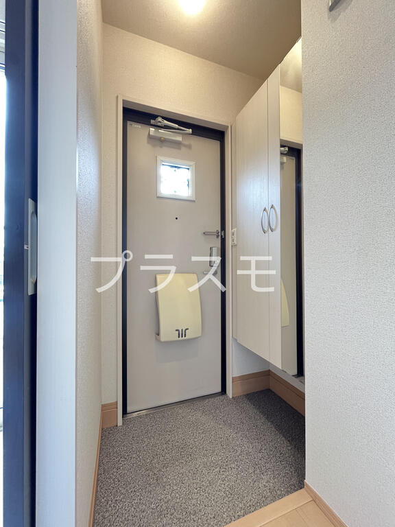 クライノモー 1の玄関写真