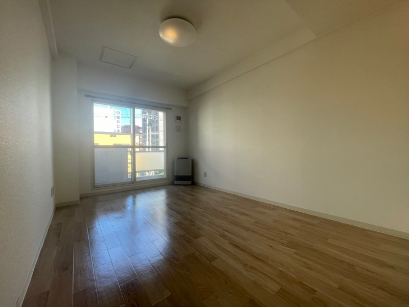 居室・リビング　明るいお部屋は気持ちよく過ごせそうですね。