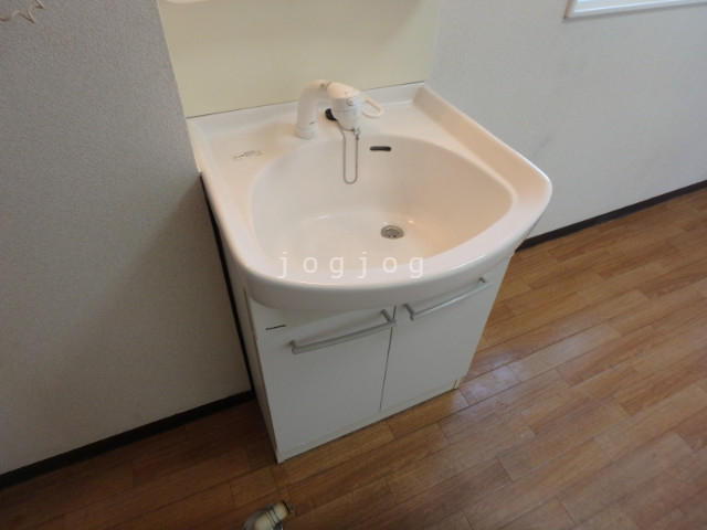 洗面設備　嬉しい独立洗面台付き。