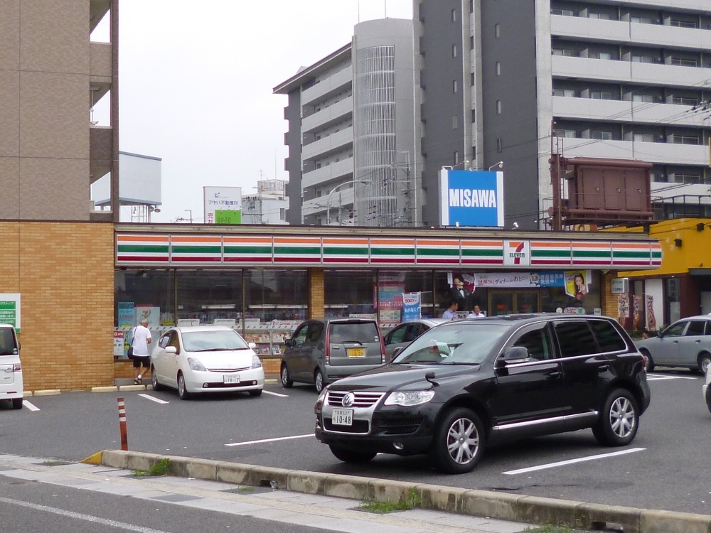 コンビニ　セブンイレブン（コンビニ）まで361m