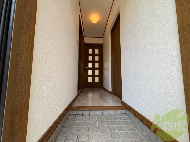 玄関　玄関の様子です。明るい印象ですね。気分もあがりそう。