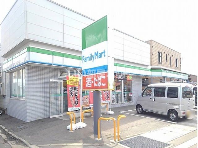 コンビニ　ファミリーマート 青森桜川店（コンビニ）まで404m