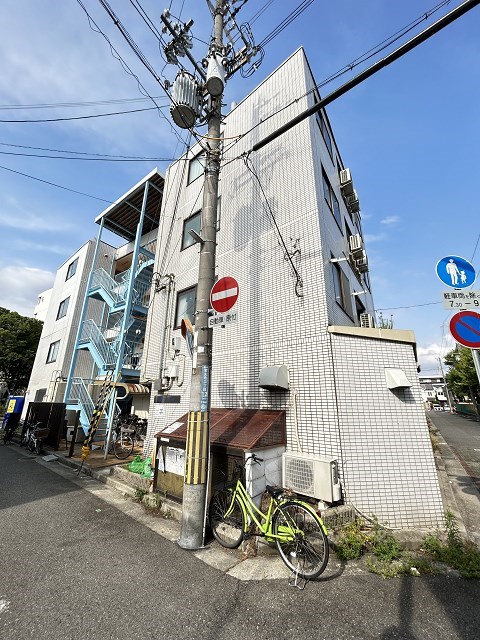 建物外観　落ち着いた雰囲気の外観です