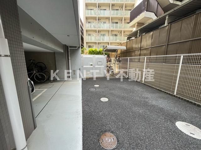 駐車場　駐車場に車を止められます