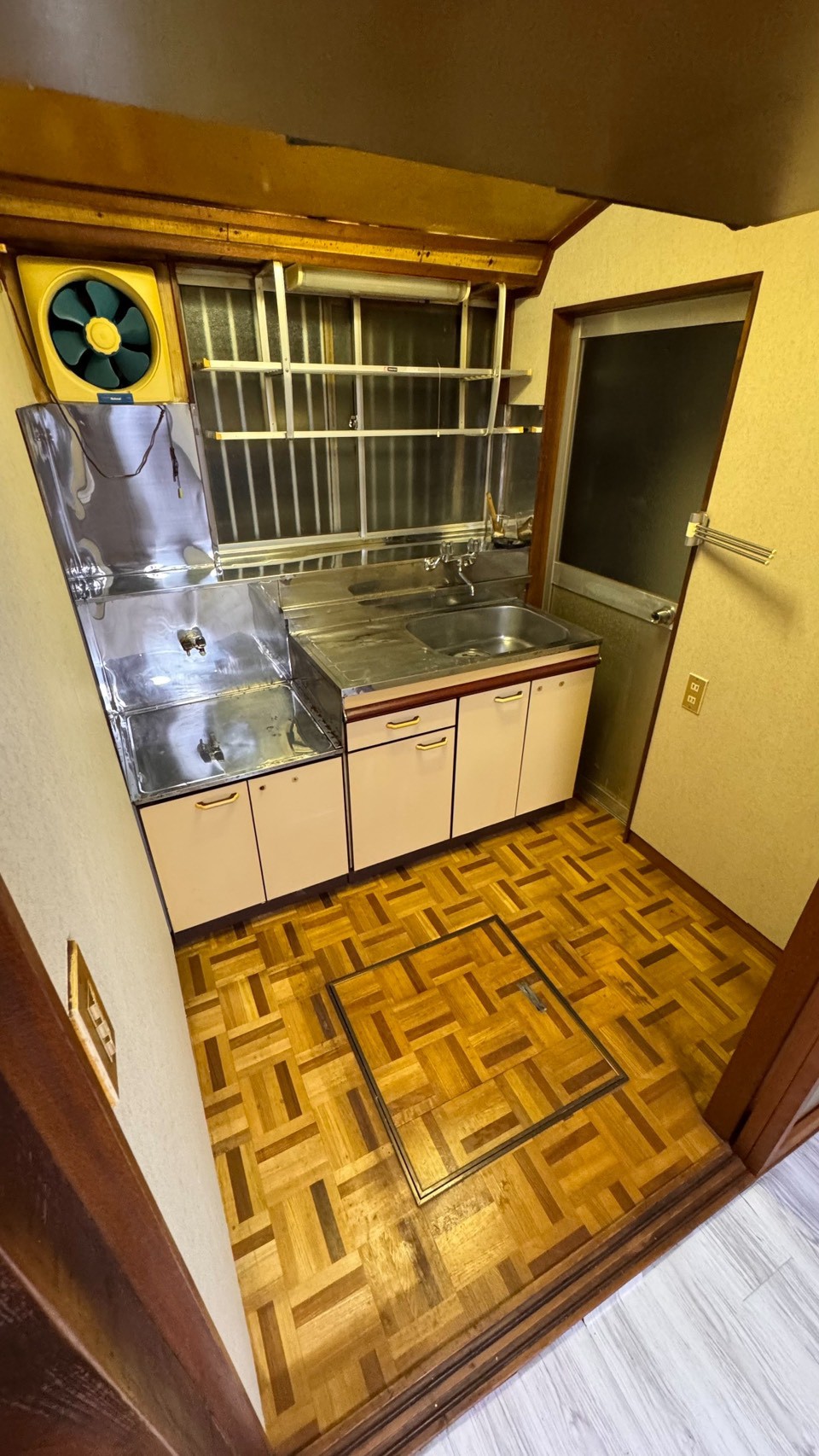 南区笠寺町中切戸建3のキッチン写真