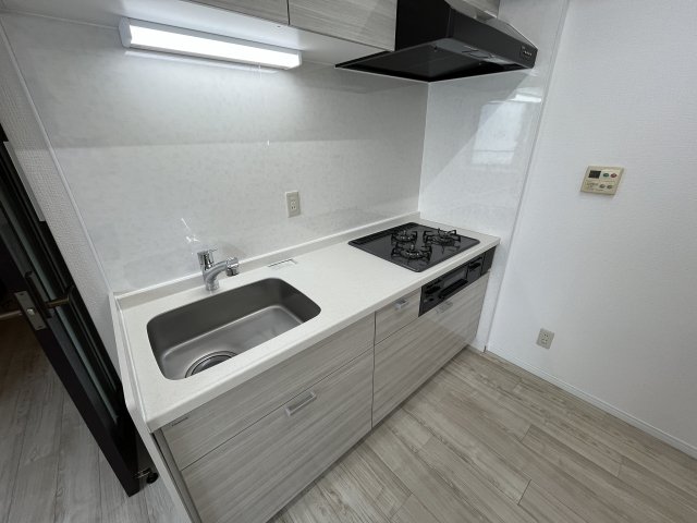 キッチン　※別部屋参考写真となります。