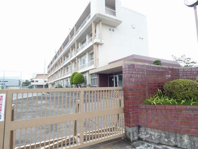 中学校　清須市立春日中学校（中学校）まで976m