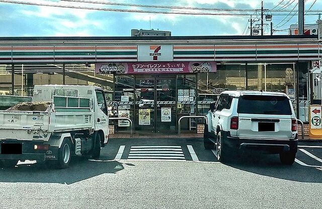 コンビニ　セブンイレブン（コンビニ）まで400m