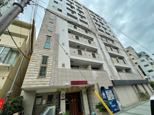 建物外観　エレベーター付きで重たい荷物も楽々♪