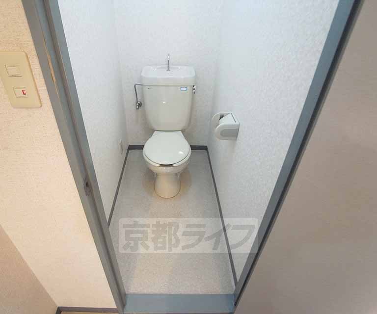 トイレ　お風呂トイレ別のセパレートタイプです。