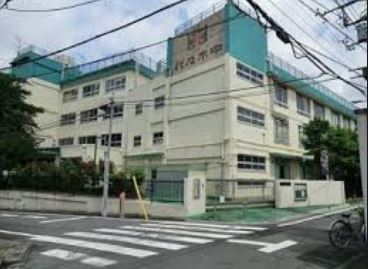 中学校　渋谷区立代々木中学校（中学校）まで1002m