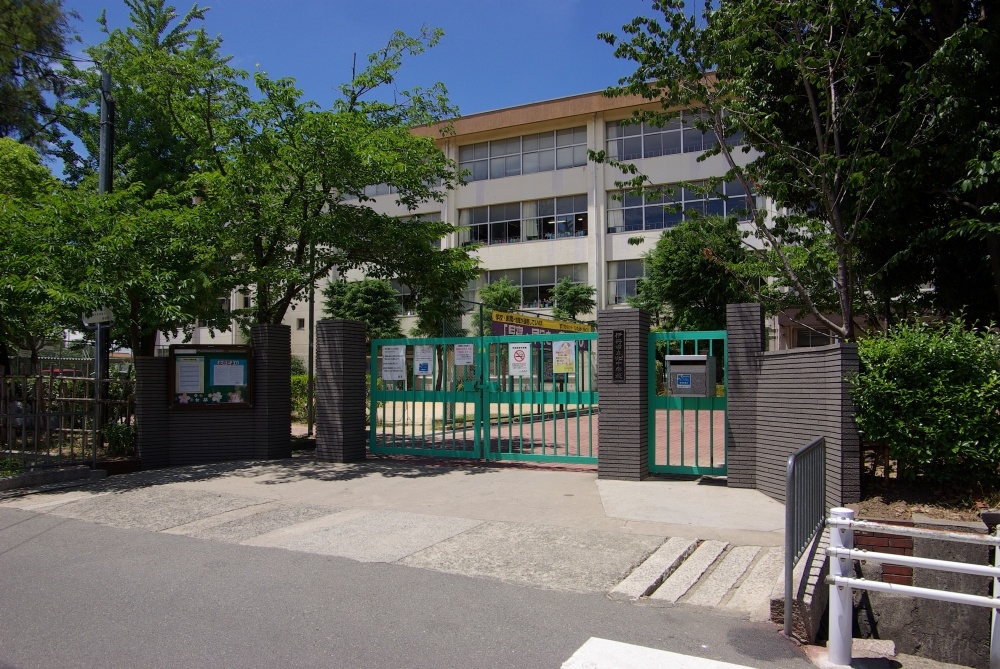 中学校　伊丹市立　北中学校（中学校）まで2485m