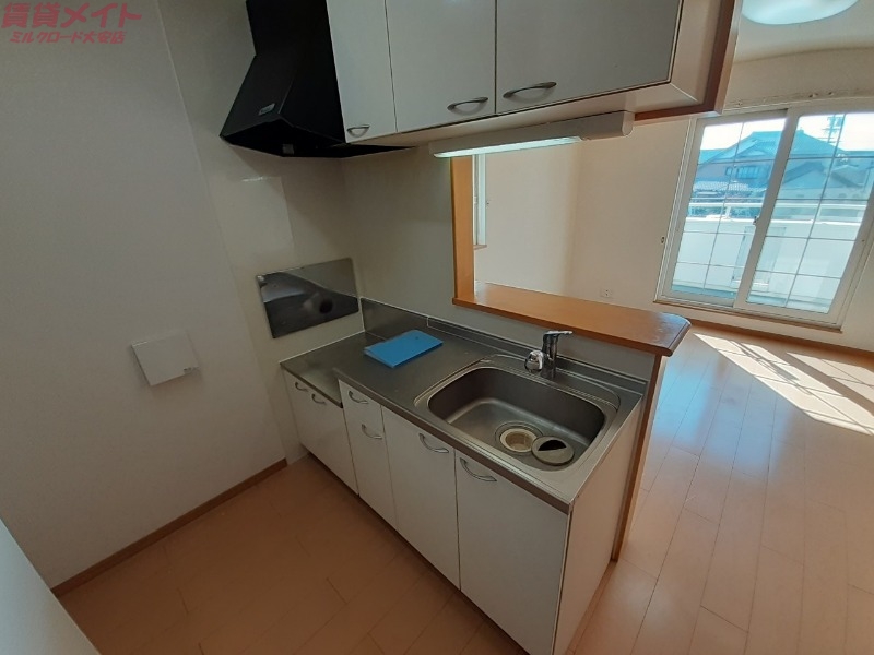 キッチン　同物件別室反転タイプ画像