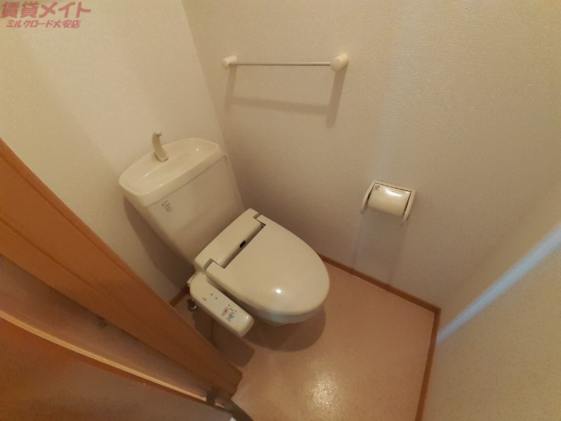 トイレ　同物件別室反転タイプ画像