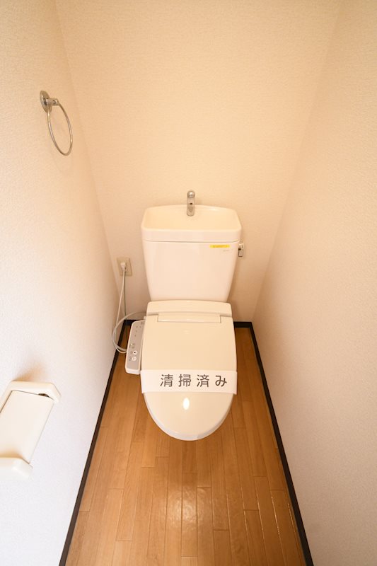 トイレ　※温水洗浄便座付きます。