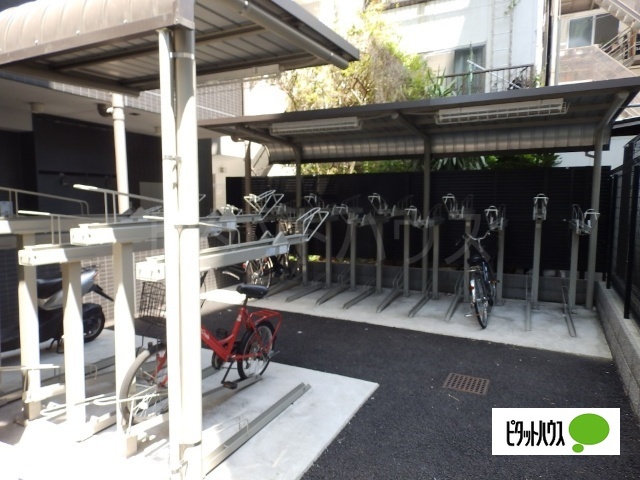 その他共有部分　屋根付き駐輪場