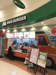 飲食店　モスバーガーカインズ高槻店（飲食店）まで369m