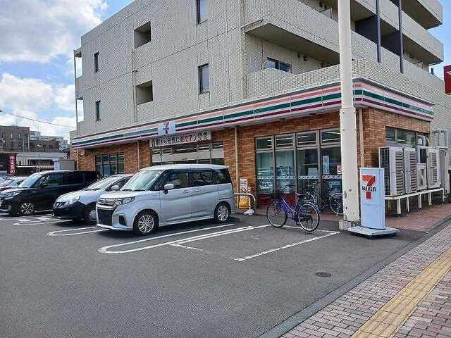 コンビニ　セブンイレブン（コンビニ）まで10m