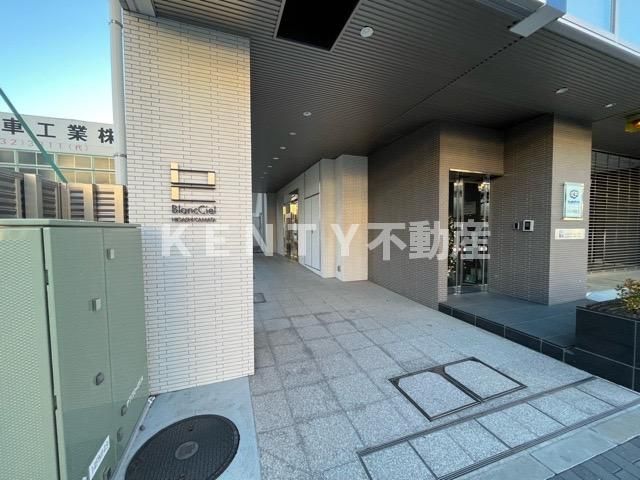 エントランス　落ち着いたエントランスです