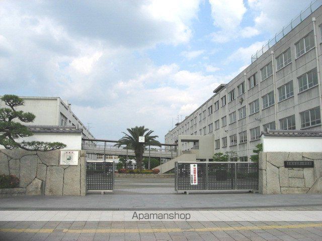 中学校　高槻市立第一中学校（中学校）まで634m