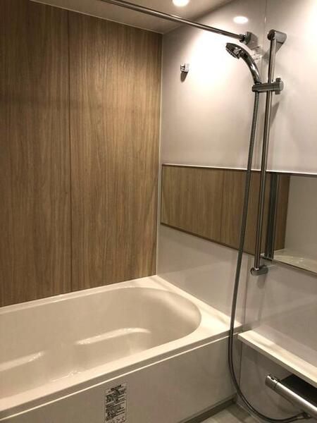 バス・シャワールーム　コンパクトで使いやすいお風呂です