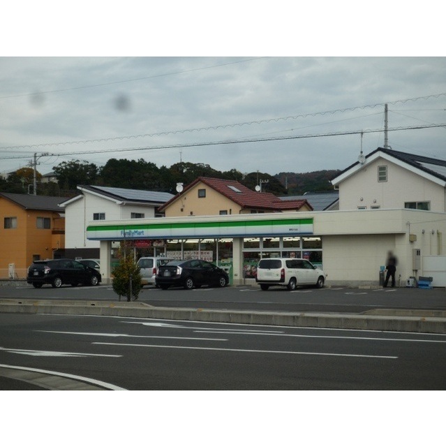コンビニ　ファミリーマート　静岡大谷店（コンビニ）まで550m