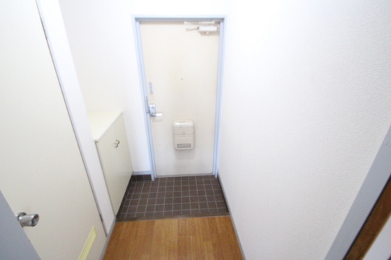 玄関　※別部屋の写真です