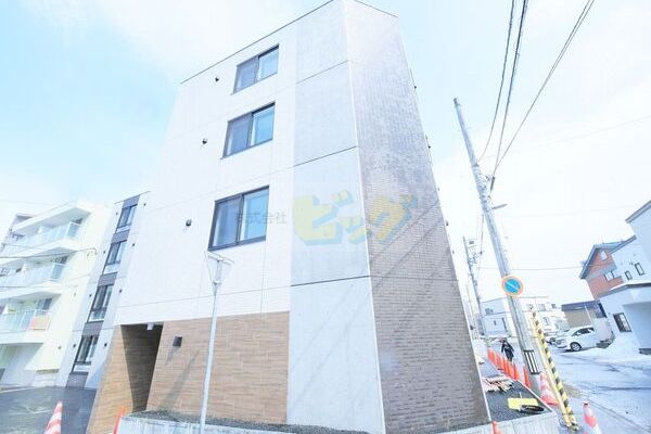 建物外観　都市ガス完備人気のデザイナーズマンションです♪エアコン完備♪