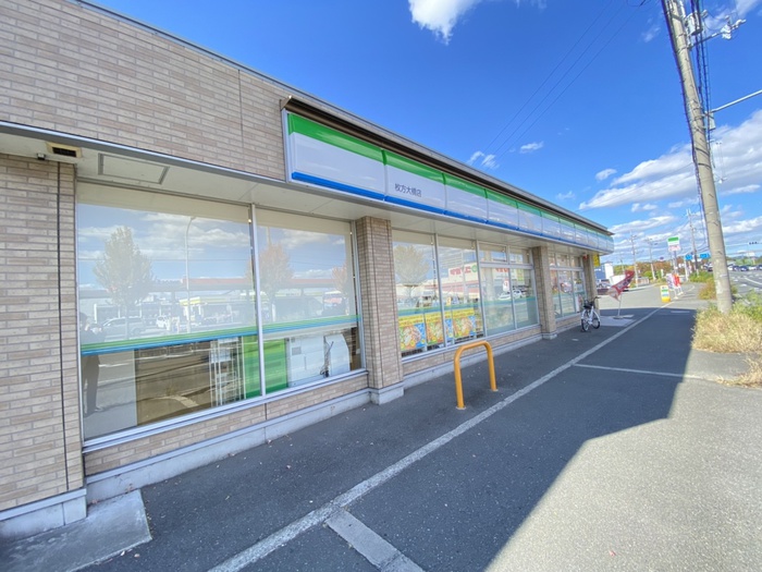 コンビニ　ファミリーマート（コンビニ）まで309m